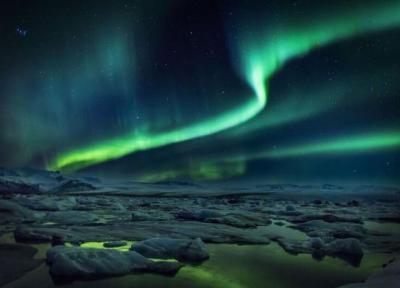 تصاویری زیبا و آرامش بخش از شفق قطبی ، این پدیده زیبا چگونه ایجاد می گردد؟