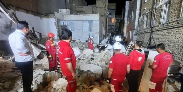 انفجار شدید و ریزش ساختمان در ملارد ، سگ زنده یاب برای کشف مفقودین اعزام شد