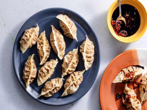 طرز تهیه دامپلینگ کره ای به روش بخارپز، آبپز و سرخ نموده